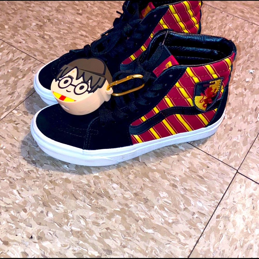 Vans Harry Potter Gryffindor HiTops w/ Airpod Case